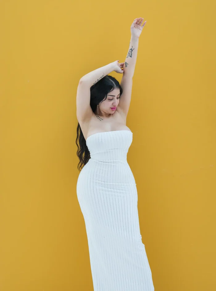 Long strapless dress with straight stone lines - Image 2