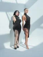 One-shoulder dress with an open leg