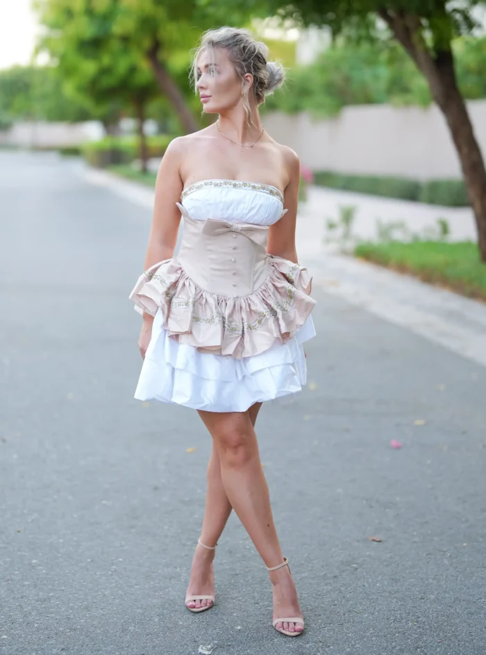 Short dress with two layers of ruffled fabric - Image 1