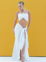 Skirt with tie and short shirt adorned with flowers - Image 4