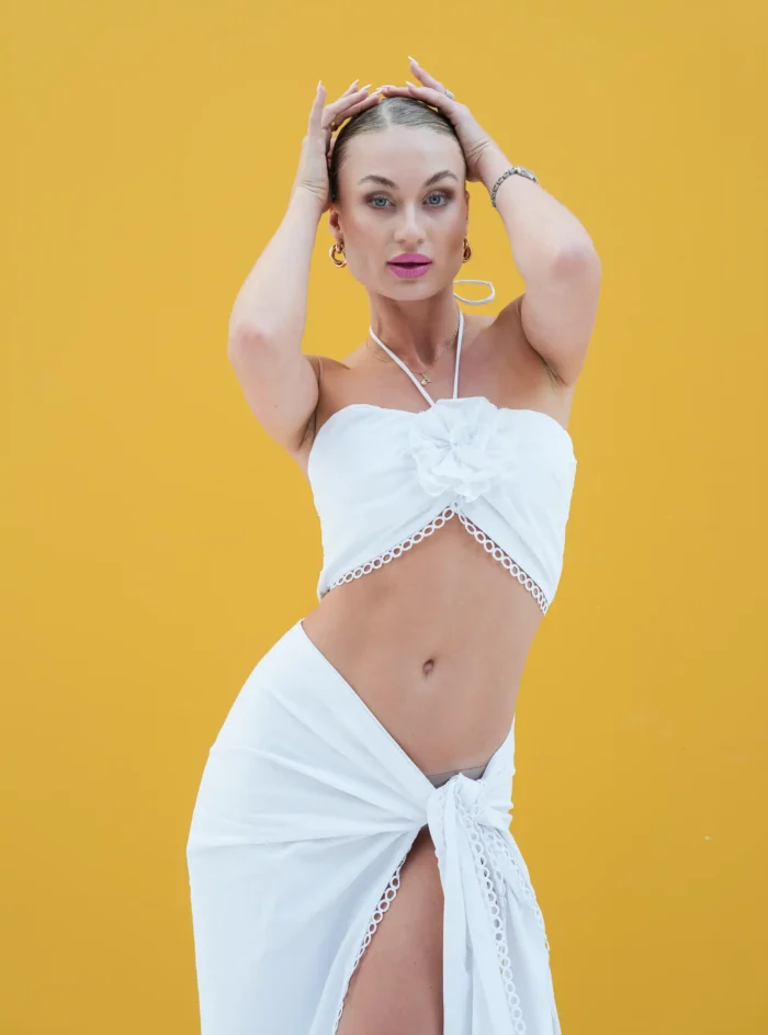 Skirt with tie and short shirt adorned with flowers - Image 1